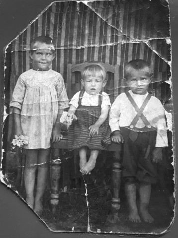 "Однажды приехал к нам фотограф…" Пенсионеры о самой старой фотографии в альбоме