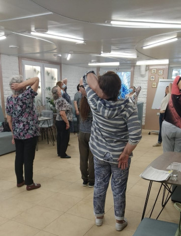 Клуб "Радостно вместе": поговорили о туризме и снова - в психологию!