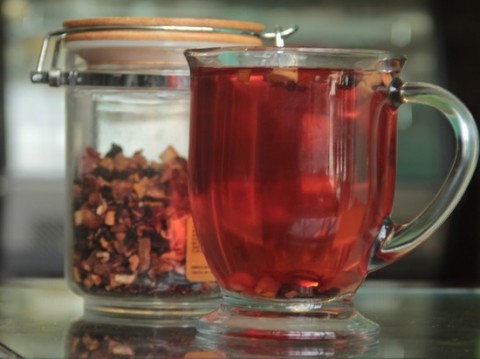 Ученые рассказали, какой чай разрушает зубы