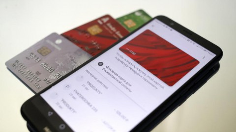 Мошенники вороют деньги, "блокируя" банковские карты