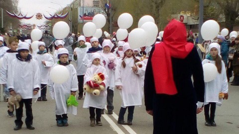 Барнаульские школьники подарили пенсионерам мягкие игрушки