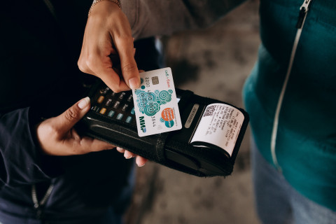 Зачем пенсионерам социальная карта?