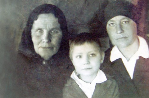 Я помню руки матери своей