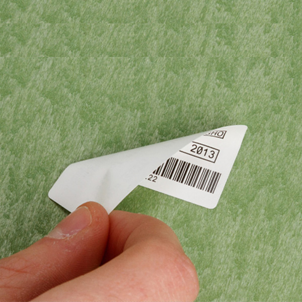 Удаляем след от наклейки