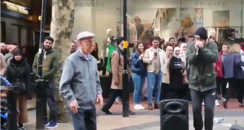 Пенсионер из Англии прославился танцем на весь мир