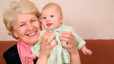 Теща против свекрови. Ученые выяснили, какая бабушка лучше