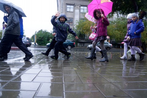 Уральцев ждут теплые, но дождливые выходные