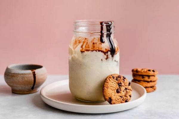 Сливочное мороженое в банке