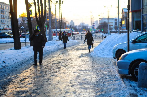 Уральцев призвали "помочь" в борьбе с гололедом