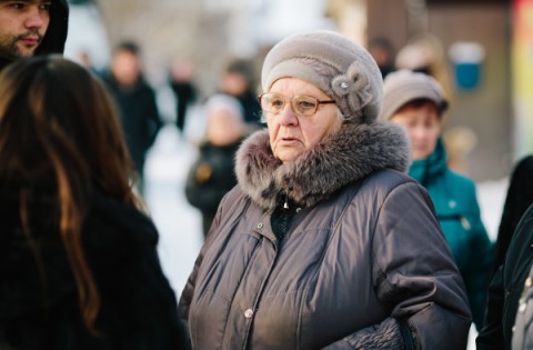 Роспотребнадзор посоветовал пожилым изолироваться