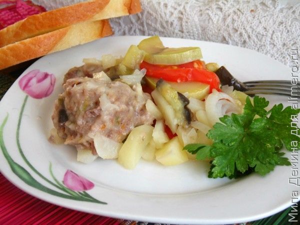Овощное рагу на пару с фрикадельками