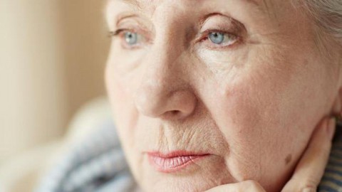 Дерматолог назвала способы избавиться от морщин на лице