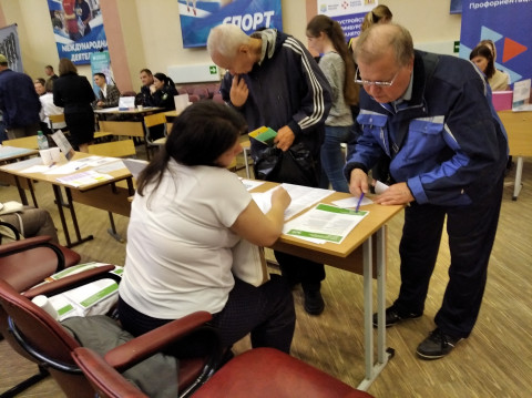 ​«Очень опытная молодежь» ищет работу. Как пенсионерам трудоустроиться?