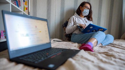 Врач рассказал о возможности избежать заражения COVID-19 внутри семьи