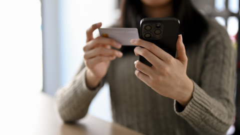 ​Разговоры с улыбкой в голосе, или «Не мешайте бабушке развлекаться»