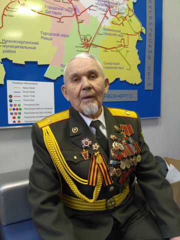 Он расписался на рейхстаге