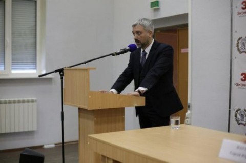 Почему депутат раскритиковал логотип Дня Победы?