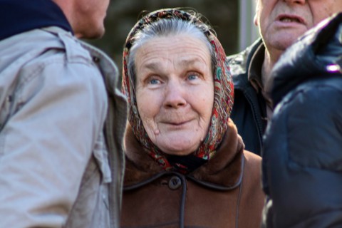 «Своим детям такого не пожелаю»: 6 историй от работающих на пенсии