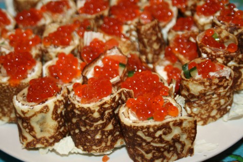 Блинные роллы с творогом и фруктами