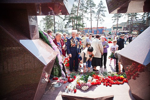 Их имена в гранит вписались