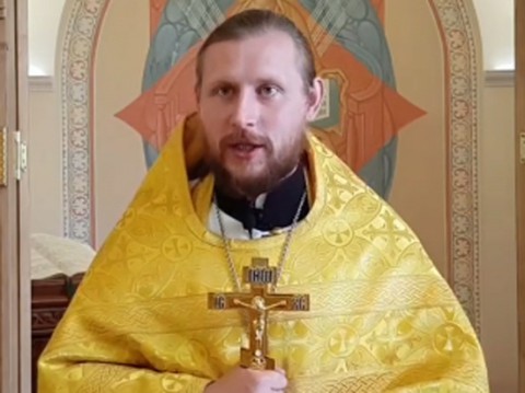 Батюшка-блогер объяснил отсутствие богатства у россиян