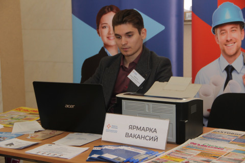 Какие вакансии нашли пенсионеры на ярмарке "Осеннее Очарование?