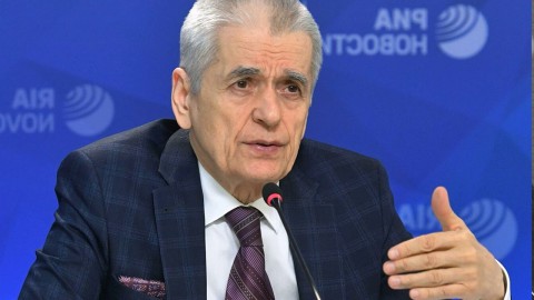 Онищенко выступил против всеобщей вакцинации от коронавируса