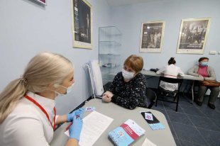 Власти Москвы рассказали о привитых от COVID-19 жителях старше 60 лет