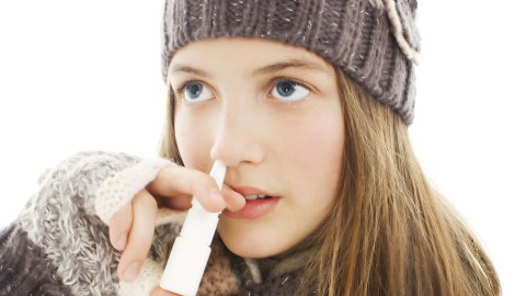 Врач объяснил, когда нельзя лечить насморк