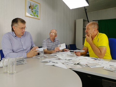 100 человек получат подарки от "Пенсионера"