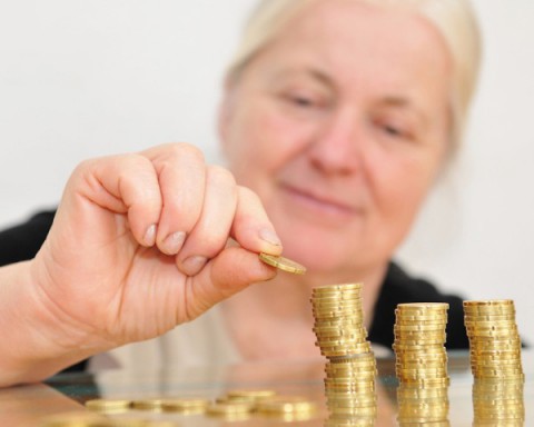 Как пенсионеру заработать на дому?