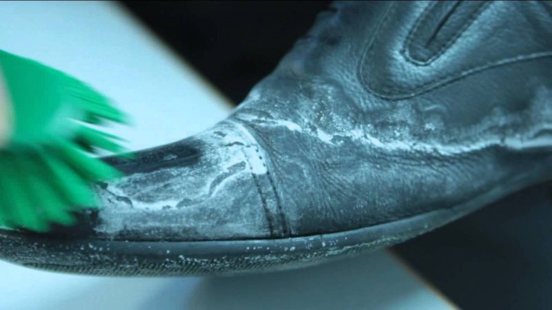 Как убрать соль с обуви