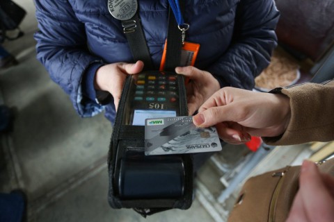 В Екатеринбурге подешевел проезд для держателей карты «Мир»
