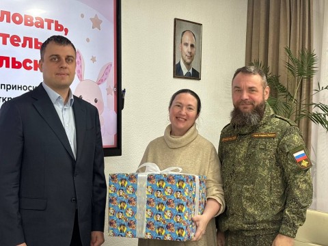 Четыре семьи в Среднеуральске получили подарки в связи с рождением детей