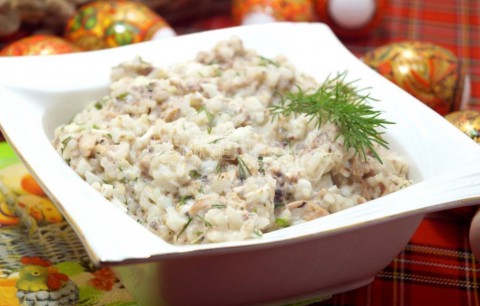 ​Салат из сайры с яйцoм и рисoм