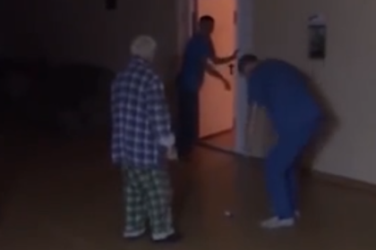 Пожилой пациент умер после издевательств санитаров