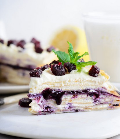 ​Блинный торт со свежими ягодами