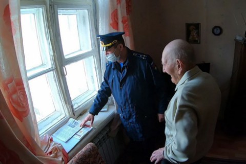 Для 104-летнего ветерана в Екатеринбурге провели онлайн-парад