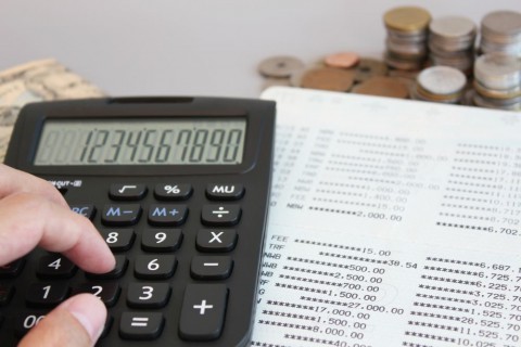 В каких случаях банк забирает себе часть вклада?