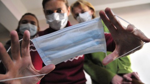 ВОЗ заявила о бесполезности медицинских масок