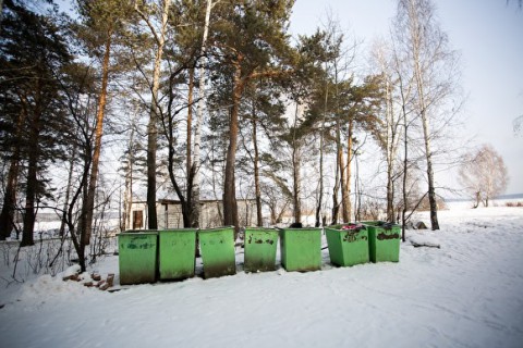 Селу дали контейнеры с барского плеча