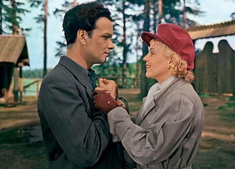 "Могу смотреть каждый день". Какие фильмы обожают те, кому за 50