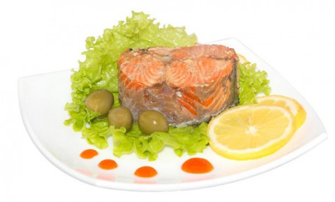 12 простых салатов из рыбных консервов