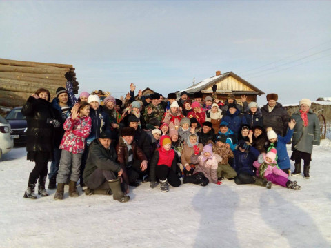 "Деревни исчезли, а мы остались". Пенсионеры поклонились родным местам