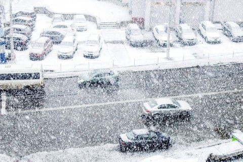 Из Сибири на Урал и в центр страны идет снежный шторм