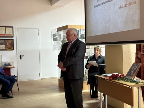 Память, которую нельзя забыть: в Среднеуральске почтили жертв политических репрессий Память, которую нельзя забыть: в Среднеуральске почтили жертв политических репрессий