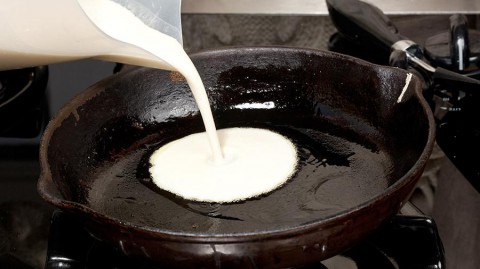 Физики разработали технологию идеальных блинчиков