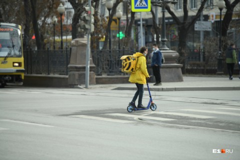 Свердловский губернатор ужесточил коронавирусные ограничения