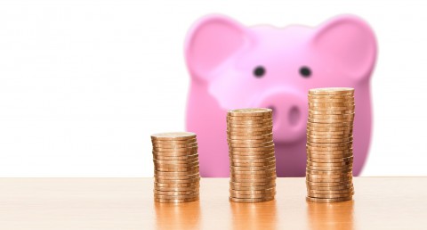 На что откладывает деньги больше всего россиян