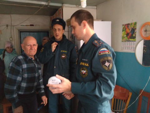 Чтобы не клюнул красный петух